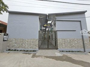 bán khu nhà trọ mới giữa 2 kcn( 14 phòng ttang bị điều hòa nóng lạnh - dòng tiền 15 tr tháng )