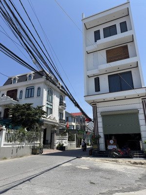 bán nhà 4 tầng mới xây gần vành đai 4, gần kcn có sân để 10 xe ô tô