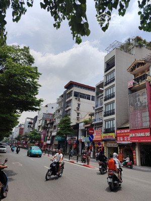 bán nhà riêng khâm thiên, đống đa, mặt ngõ kinh doanh, ngõ thông. 30m, 5tầng. mặt tiền 4m. giá tốt