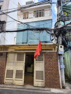 cho thuê nhà mặt tiền 130 duy tân. p15. quận phú nhuận. 4,3 x 20m. 1 trệt 2 lầu. giá 30tr tl