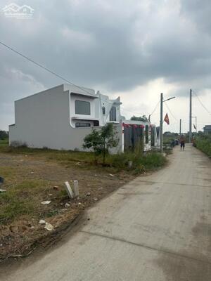 Bán đất mặt tiền