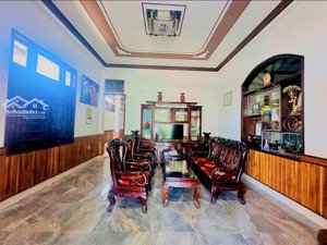 cần bán gấp biệt thự có không gian sống như ở đà lạt