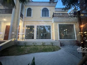 cho thuê biệt thự 600m2 giá tốt ở nguyễn văn hưởng, thảo điền, q2, hcm
