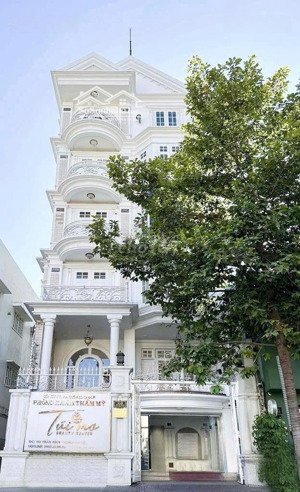 cho thuê nhà góc 2 mặt tiền đường trần bình trọng quận 5, diện tích: 8x22m nở hậu 10m, hầm 6 lầu