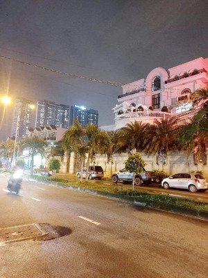 nhà mặt tiền đường phú thuận, quận 7, kdbb, ngang rộng chỉ 8,5 tỷ.
