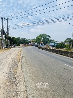 bán đất tại xuân tân, tp long khánh, đồng nai. diện tích hơn 3,9ha có 1068m thổ cư, giá 14tr/m