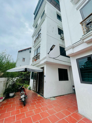 bán nhà cự khối lô góc 3 thoáng, hơn 5tỷ, 40m2, mặt tiền 5m.
