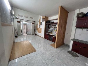bán nhà 1 trệt 1 lầu ngay thị trấn long thành, đồng nai. giá 2ty150, 90m2. sổ hồng riêng. ngang 5m
