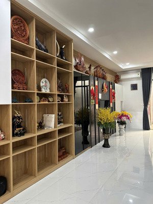 bán nhà 5 tầng. mặt tiên trần nguyên hãn. trái tim thành phố biển nha trang