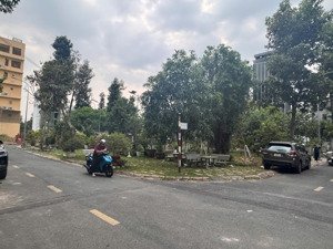 bán lô đất 2 mặt tiền dự án huy hoàng 18x20m đối diện công viên, vị trí đẹp ngay tthc thạnh mỹ lợi