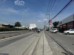 mặt tiền quốc lộ 1a - kho xưởng - rộng hơn 1,2 hécta ~ 12.468m2 - full thổ cư - giá 36 triệu/m2