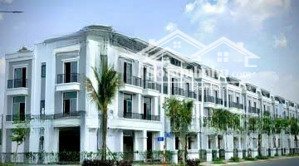 nhà phố bao giá rẻ _ cách tp. hcm 2km _ đông dân cư, an ninh 24/24 _ sắp nhận sổ.