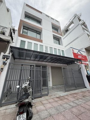 cho thuê toà nhà mới xây làm văn phòng thẩm mỹ dtsd 900m2 giá siêu rẻ