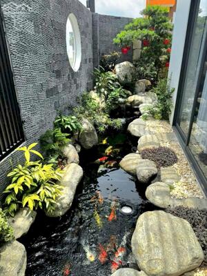 Bán biệt thự lô góc 2 mặt tiền, vị trí đẹp KĐT Mỹ Gia Gói 2. DT: 198m2 (ngang 10m). Hướng : Tây Nam, 3 phòng ngủ, 5 vệ sinh. Giá bán 15 tỷ (thương lượng)