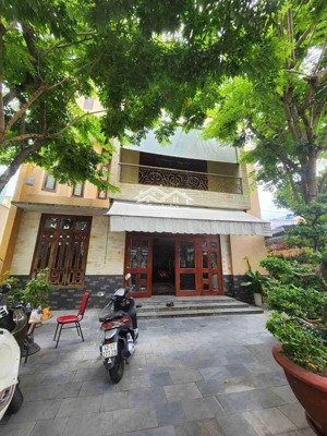 biệt thự 3 tầng 6p.ngủ 455m2 nội thất gỗ quý hiếm- cách mạng tháng 8- đà nẵng chỉ 19,9 tỷ