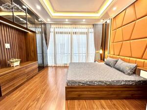 NHÀ 7 TẦNG, PHÂN LÔ, THANG MÁY, THÔNG SÀN, GARA Ô TÔ, NỘI THẤT XỊN, Ở NGAY PHỐ TRUNG KÍNH.