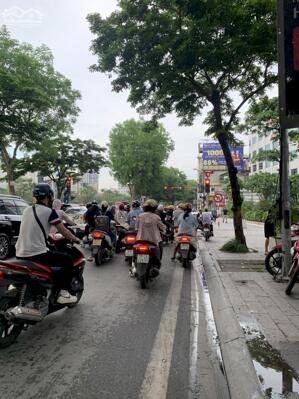 Cần bán nhà đẹp Đường Láng, Đống Đa, 43m2, 2 THOÁNG- Ô TÔ VÀO, 12.8 tỷ