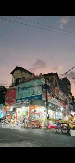 bán nhà 2 mặt tiền.chợ kinh doanh các ngành nghề.. bình đáng bình hòa, visip 1 , giá hot