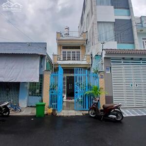 Nhà rộng 3 phòng full nội thất hẻm lớn trung tâm