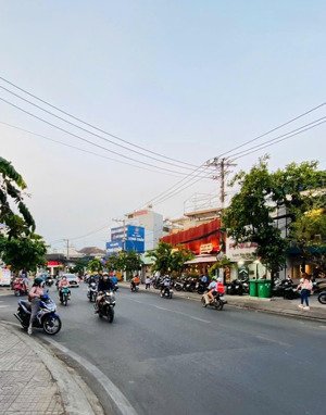 cần bán ngay đỗ xuân hợp,ngay cao đẳng sư phạm trung ương 90m2 3 tỷ 9 shr