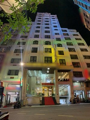cần bán nhanh khách sạn 3* 88 phòng xây 14 tầng, cạnh khách sạn mường thanh bãi cháy. 0983957856