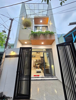 nhà 3 tầng cần bán gấp kế bên trung tâm thương mại sora gardens sc