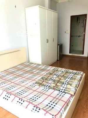 cho thuê toà chdv đường 3/2, quận 10 16 phòng (wc riêng) dt 7x15m giá 65 triệu/tháng