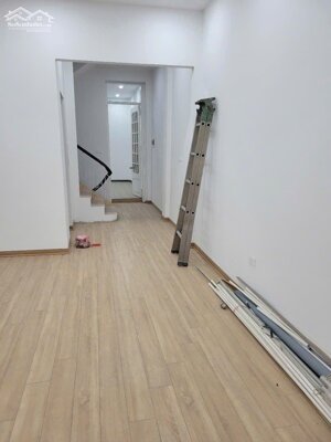 Chính chủ bán gấp nhà Phố Hồng Mai giá 15 tỷ, 55mx5 tầng, Oto tránh.