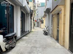 Cần bán gấp mảnh đất thổ cư tặng căn nhà cấp 4 tại trung tâm tổ 4 phường Phúc Lợi, Long Biên