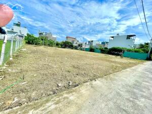 KẸT TIỀN BÁN LỖ 5 NỀN ĐÁT NGAY CHỢ 25X50=1250M2 ĐẤT THỔ CƯ SHR MT ĐƯỜNG LỚN CẠNH CHỢ DÂN ĐÔNG GIÁ 360 TR