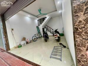 Cho thuê nhà nguyên căn phố Giáp Bát - Hoàng Mai - Ô tô - kinh doanh - có vỉa hè ️DT: 30m x 5 tầng, giá thuê 13,5 triệu.