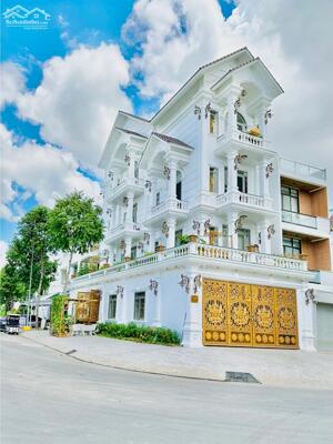 Nhà góc 2 MT KDC Hồng Phát