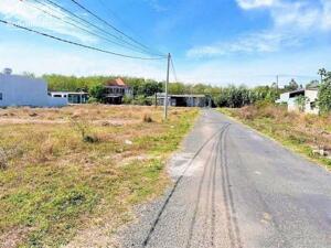 CẦN BÁN 2 LÔ 550M2 SẴN T.CƯ SÁT BÊN CHỢ, TRƯỜNG HỌC ĐƯỜNG THÔNG VÀO KCN. GIÁ 239TR