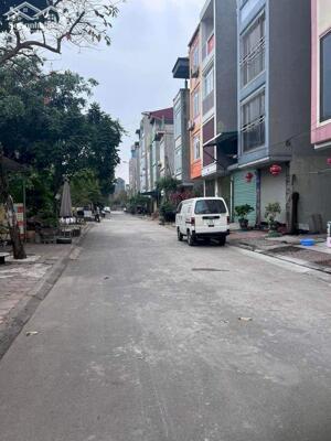 Bán 40m2 đất Tái định cư Trâu Quỳ view vườn hoa