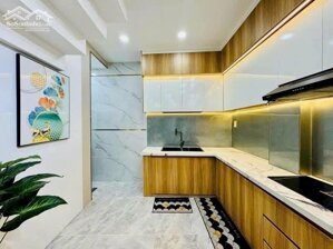 Cần vốn bán nhà hẻm 5m . DT 42,5m2 . Giá 4tỷ999 . Phạm Ngọc Thạch . Phường Tân Định . Quận 1 . SHR