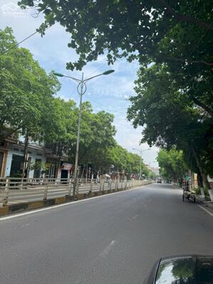 Bán nhà 3 tầng tại đường Lam Sơn, Tích Sơn, Vĩnh Yên Diện tích : 102m2, giá: 5,2 tỷ