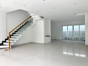 Biệt thự mặt tiền đường 20mét KDC Nam Long