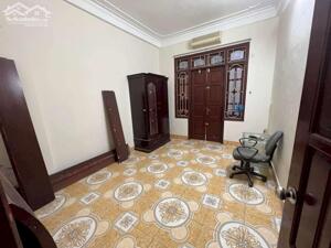 Do có công việc nên cần sang nhượng nhà nguyên căn ở ngõ 356 kim giang