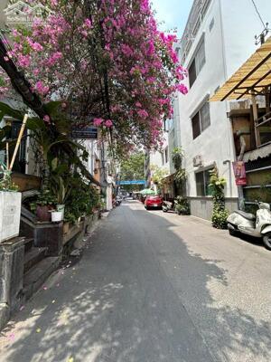  NHÀ CHÍNH CHỦ - TRẦN HƯNG ĐẠO Q1 - GIÁ 6.x TỶ _Diện tích: 3.3 x 7m, nở hậu nhẹ _Nhà đang cho thuê nguyên căn 15tr/tháng 2 Tầng+ ST | 3PN Cách hẻm ô tô chỉ 10m Gần chợ Cầu Kho,... Gọi ngay 0398118274 (Toàn)để xem ...