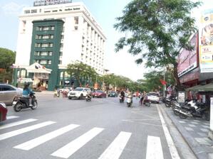 Cần cho thuê MT: 4,6m DT: 150m2 phố Lạch Tray đoạn cung văn hoá thiếu nhi.