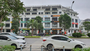 cho thuê shophoues mặt đường hàm nghi, diên tích 93m2, đầy đủ nội thất. lh 