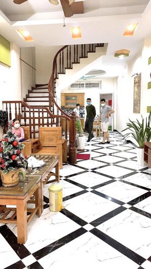 bán nhà dương quảng hàm, nguyễn khánh toàn, 2 thoáng, gần phố, ngõ thông, ôtô gần 45mx5tầng