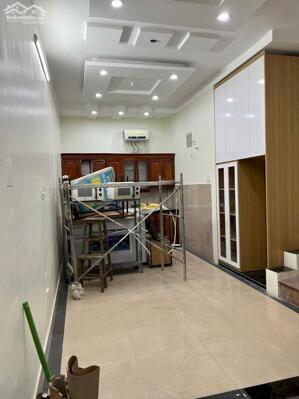 Cho thuê nhà ngõ Thịnh Quang, 5 tầng x 40m2, 3 ngủ khép kín, 15m ô tô, 14 triệu