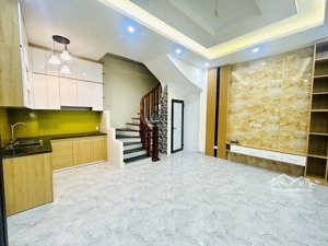 bán nhà phố nam dư - lĩnh nam hoàng mai - gần ô tô - sổ riêng 30m 5 tầng mới tinh 5,75 tỷ.