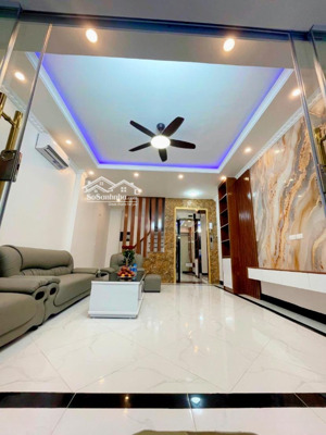 bán nhà phạm văn đồng - cầu giấy - 6 tầng thang máy - 2 thoáng - dân xây - 9.35 tỷ
