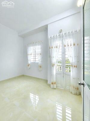 Chính chủ cần bán hẻm 5m đường Lê Văn Linh, Q4, DT 70m2, giá 4tỷ7, sổ hồng riêng, tiện kinh doanh