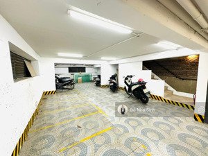 bán gấp toà nhà văn phòng q. thanh xuân - dt 160m2 - 6 tầng có hầm - lô góc - mt 25m - giá 43 tỷ