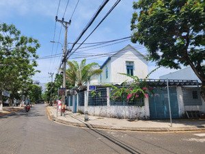 hot ! lô góc 2 mặt tiền đường 12m. đối diện trường liên cấp hecman. trung tâm 5 trường đh đà nẵng