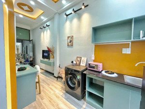 sang nhà 2 căn liền kề. 766/ cmt8 tân bình thông hẻm 1236 hoàng sa. hẻm xe hơi. 8x24m, 1 trệt 3 lầu