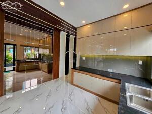 Bán Villa Nguyễn Chí Thanh, Bình Nhâm 4,5 tỷ 141m thiết kế 4pn , 2wc có sân vườn riêng đường oto.